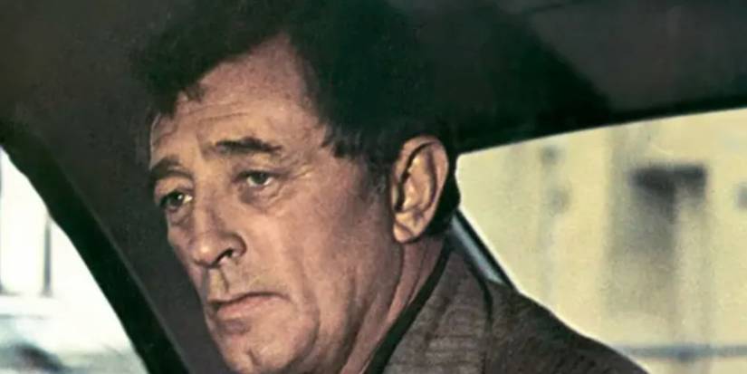 Eddie Coyle sitting in the back of a car in 'The Friends of Eddie Coyle'