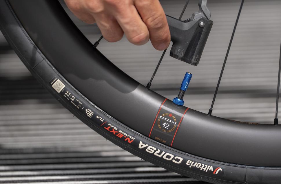 2026 BBB Cycling CoreCap valve blue