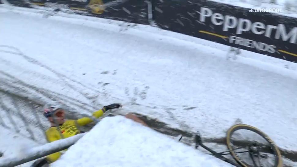 Wout van Aert crashes out of snowy cyclocross battle with Mathieu van der Poel; "Why would ewe do that?": Video of cyclist riding into a flock of sheep goes viral; Improving cycling safety "no longer optional"; Blessing of e-bikes + more on the live blog