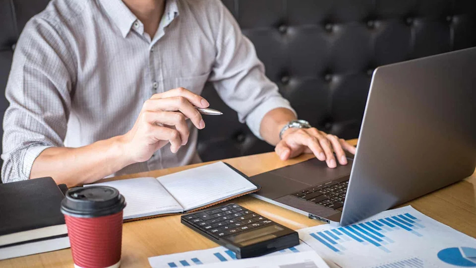 man budgeting on a laptop