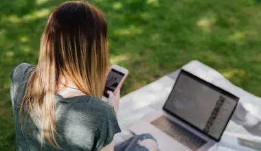 Canada considers social media ban for kids under 14; expert weighs pros and cons