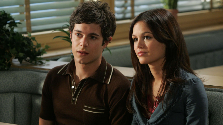 Summer Roberts sitting next to Seth Cooper on The O.C.