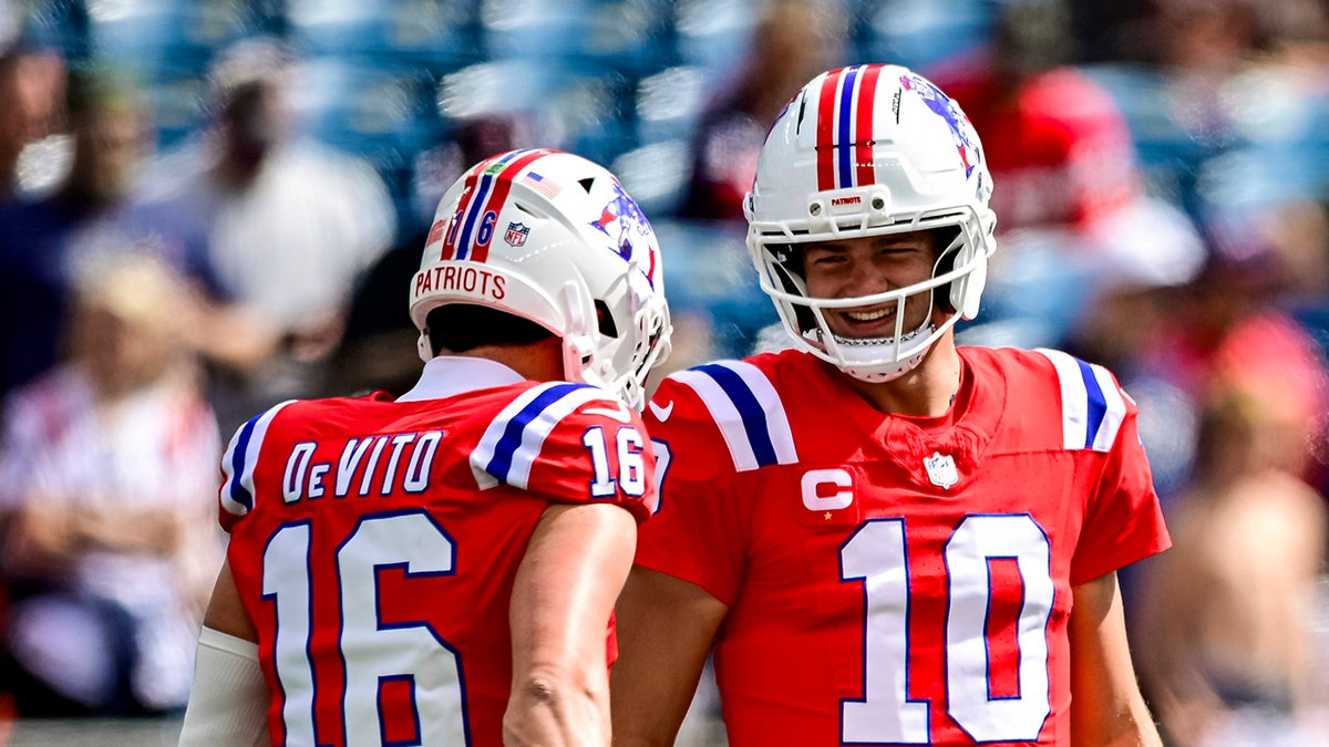 Tommy DeVito and Drake Maye pre-game