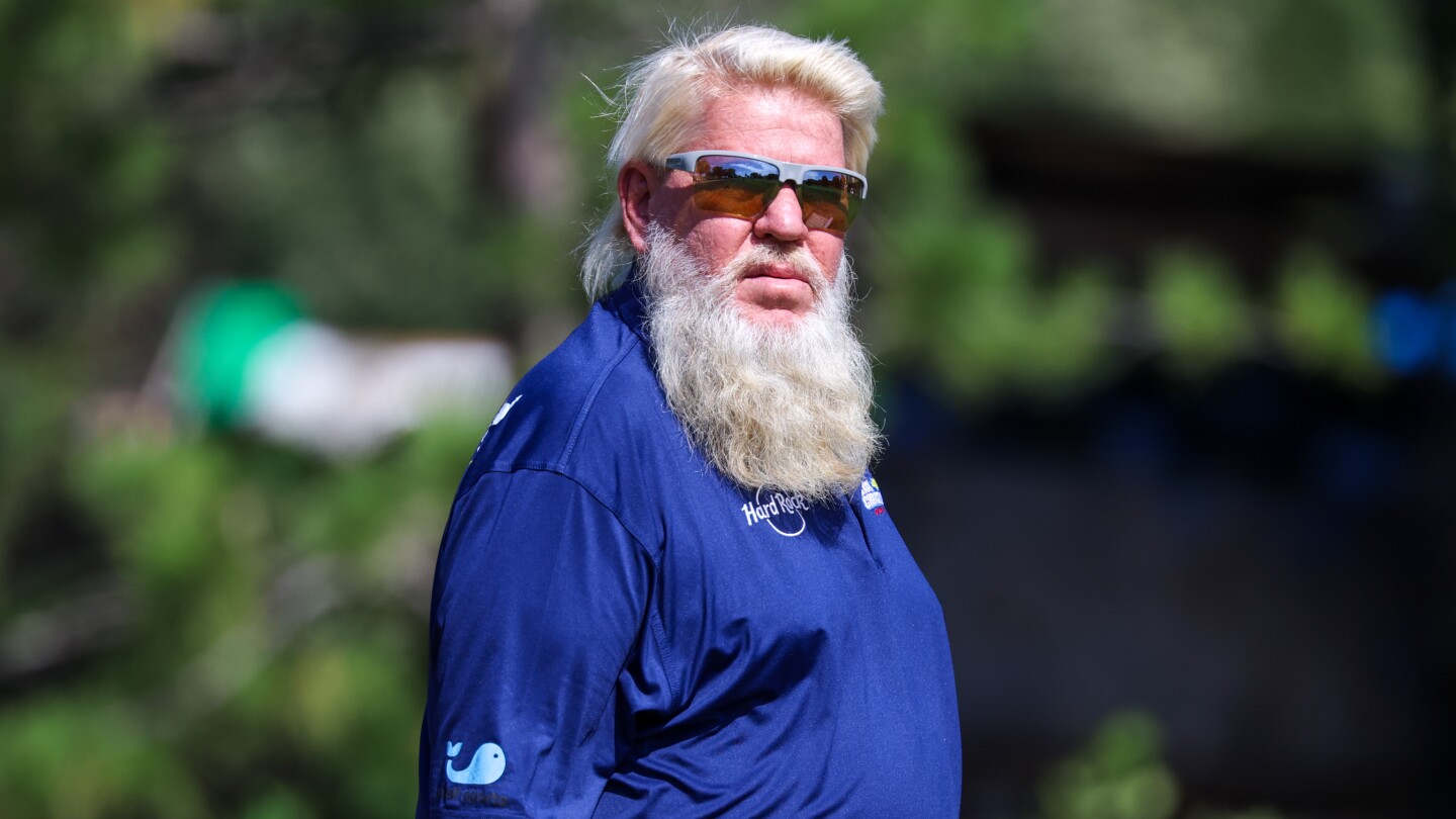 With Hooters gone, John Daly finds new spot to set up shop during Masters week