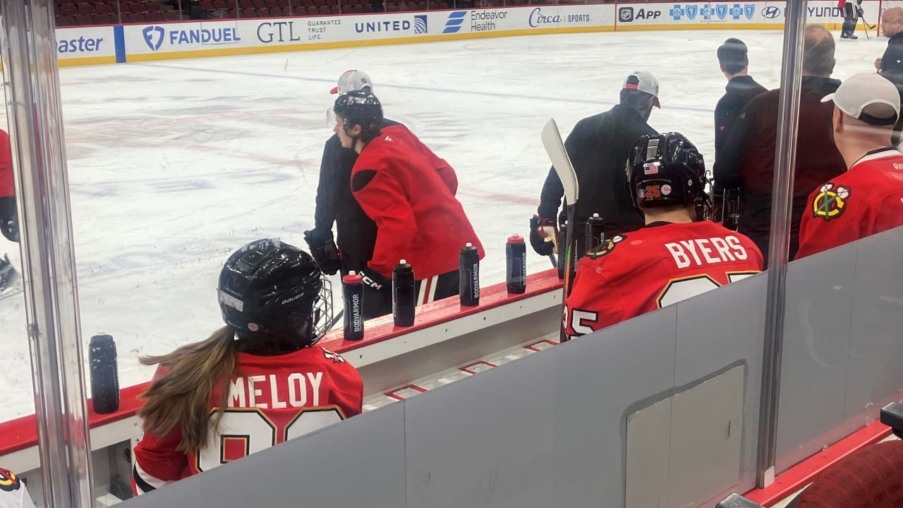 Blackhawks host two Make-A-Wish teens at practice