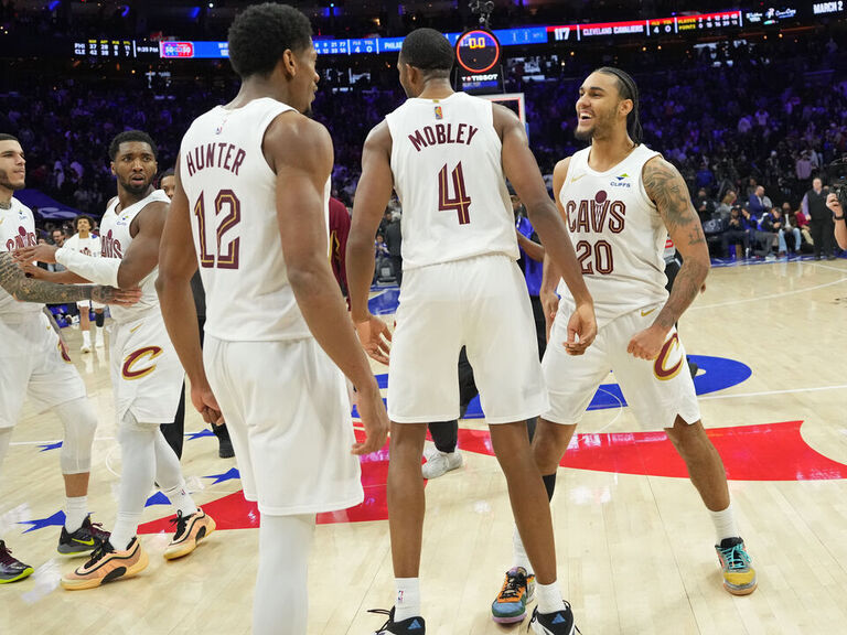 Tyson scores 39, Mobley hits winner to lift Cavs over 76ers