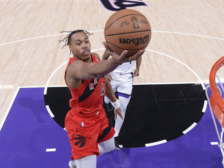 Barnes, Raptors catch fire in 3rd quarter to outclass Kings