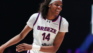 Malonga makes 1st dunk of season in Unrivaled league