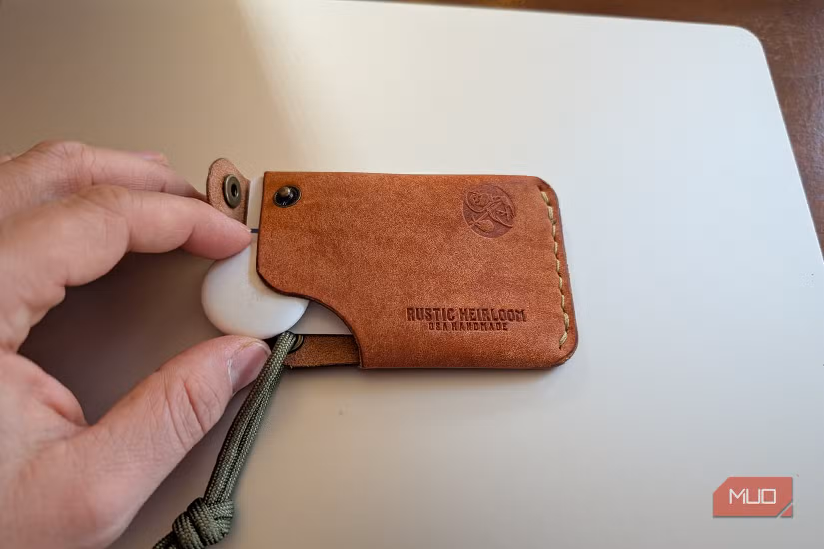 Putting an Airtag in wallet