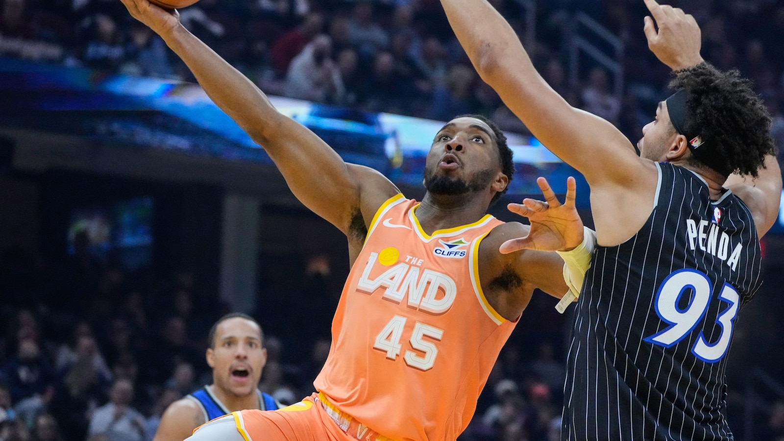 Mitchell scores 45 as Cavaliers beat Magic 114-98 for 4th straight win