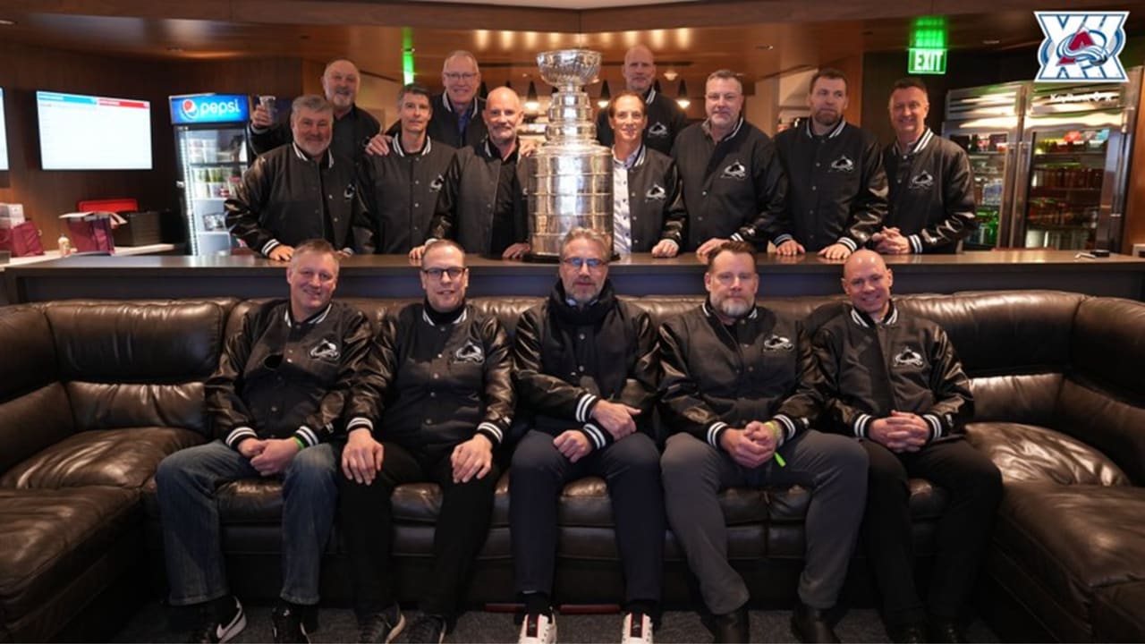 Avalanche honor members of '01 Stanley Cup champions
