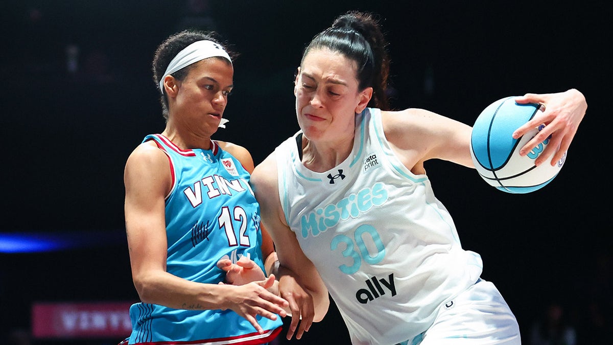 Breanna Stewart backs down a defender 