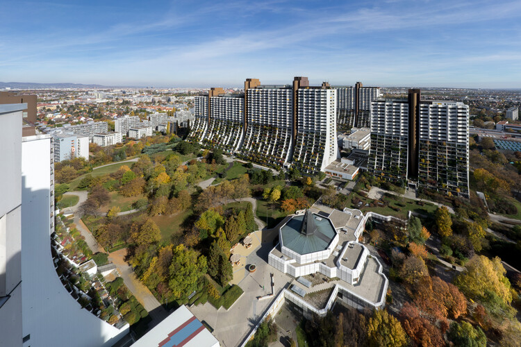 Wohnpark Alterlaa: Vienna’s Monumental Vision for Everyday Life - Image 1 of 33