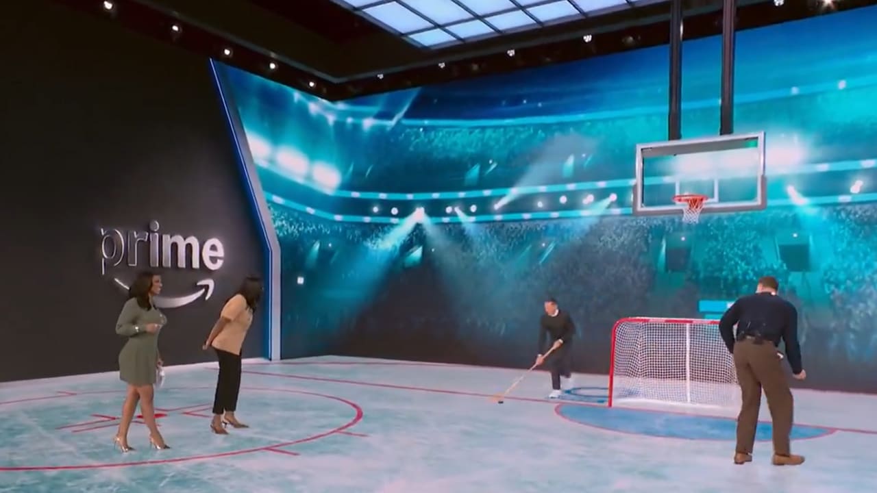 NBA analyst Nash was inspired by Gretzky, shows off hockey skills