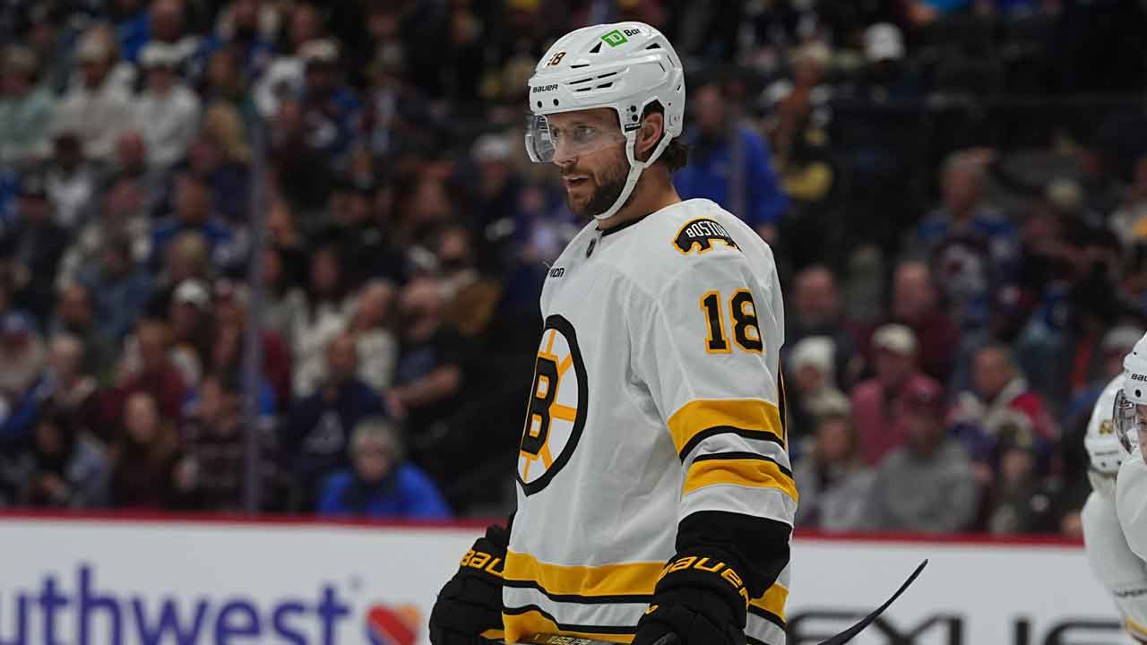 NHL Roundup: Pair of Bruins record hat tricks in explosion against Rangers