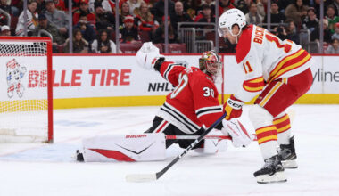 Backlund has short-handed goal, assist, Flames edge Blackhawks