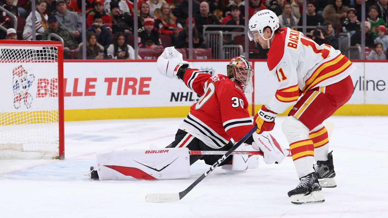 Backlund has short-handed goal, assist, Flames edge Blackhawks