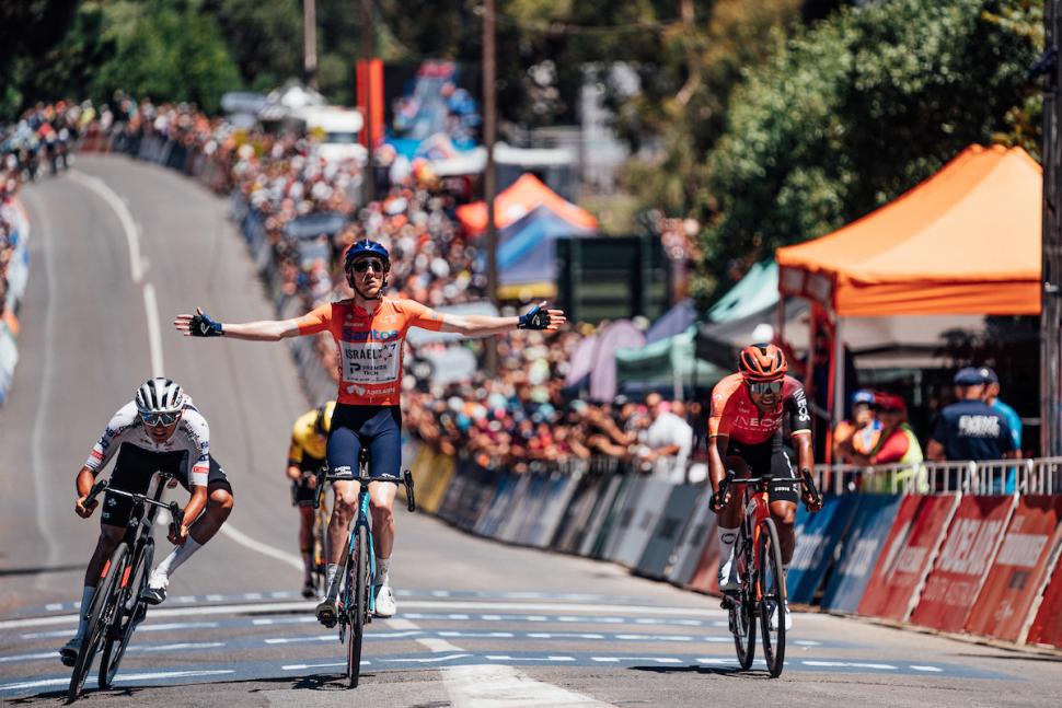 Pro cyclists urge Tour Down Under to drop “embarrassing” oil and gas sponsor