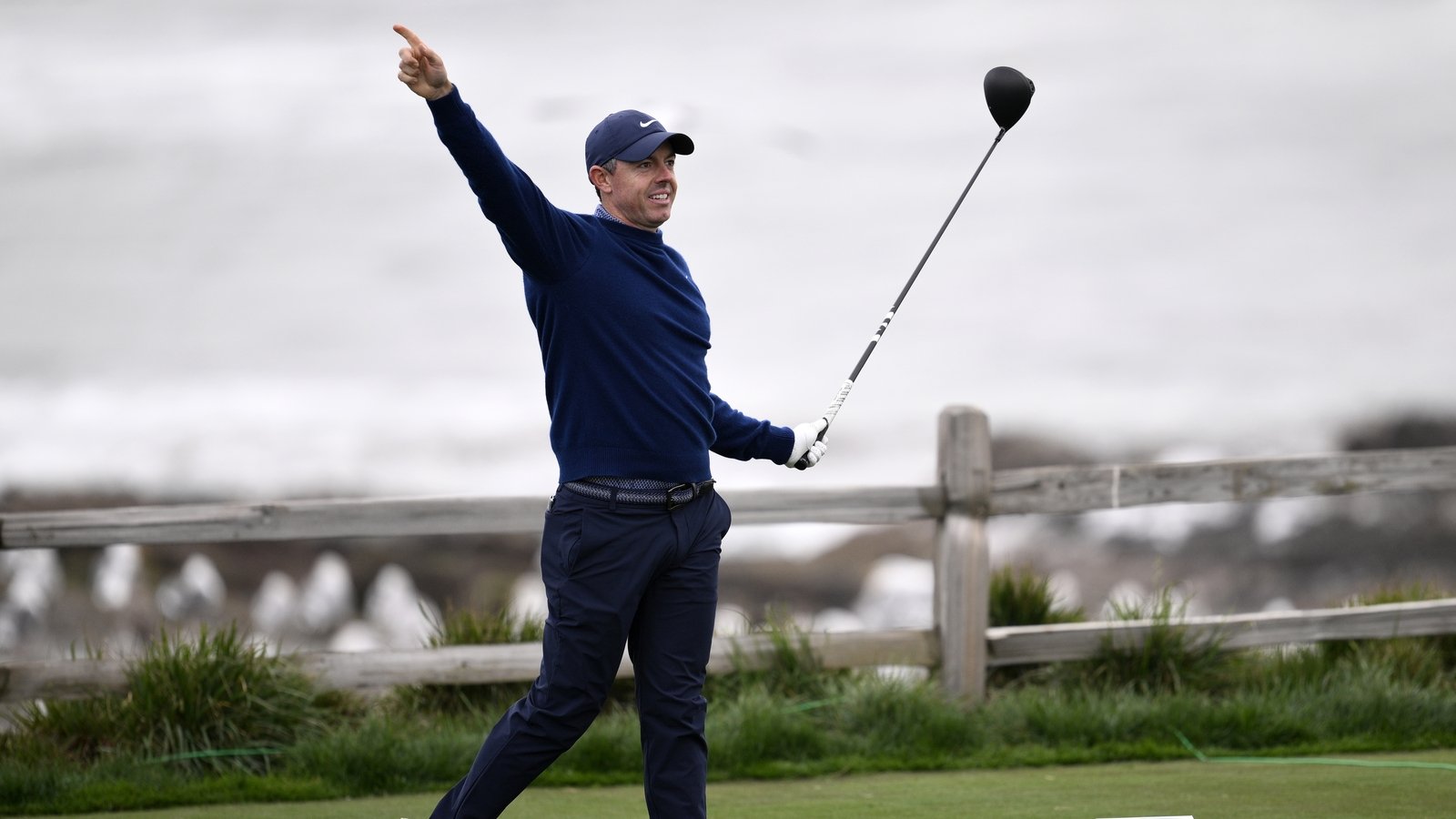 McIlroy falters as Lowry shoots 67 at Pebble Beach