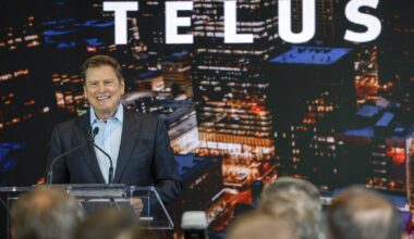 Telus CEO Darren Entwistle to retire after 26 years in the top job