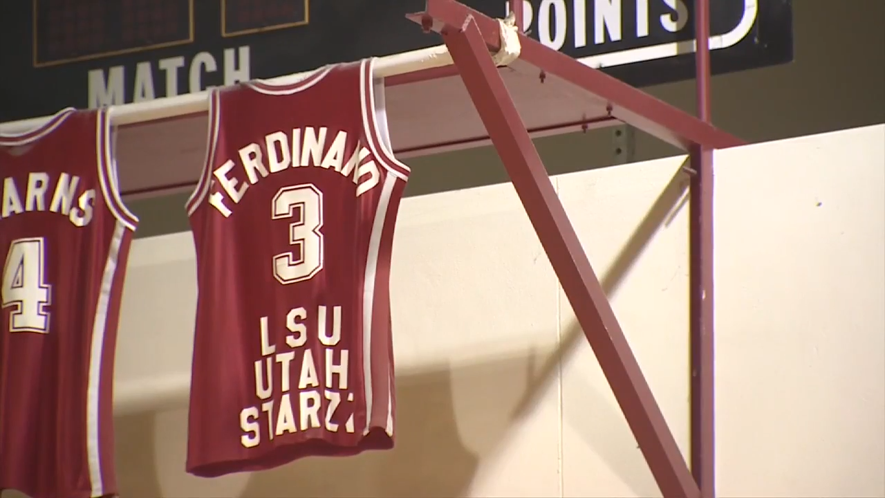 Miami Edison Senior High retires jersey to honor former WNBA All-Star alumni, community leader - WSVN 7News | Miami News, Weather, Sports
