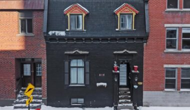 Un intérieur inattendu derrière la façade noire de cette propriété de 1880!