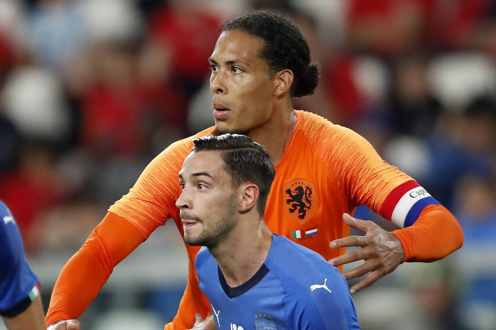 Mattia De Sciglio alongside Virgil van Dijk