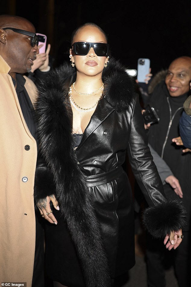The Umbrella hitmaker added a pair of cool Saint Laurent sunglasses to the mix
