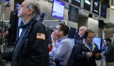 U.S. markets rise on tech rebound, while 'Takaichi trade' lifts Japanese stocks