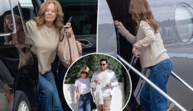 Sydney Sweeney's mom gets ride on Scooter Braun's private jet