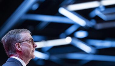 Canada must ‘lean into’ economic disruption, BoC’s Macklem urges