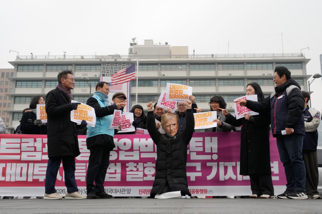 Analysis Shows Americans Pay Nearly All Tariff Costs