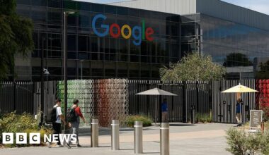 Hundreds of Google workers demand firm cuts ties with ICE - BBC