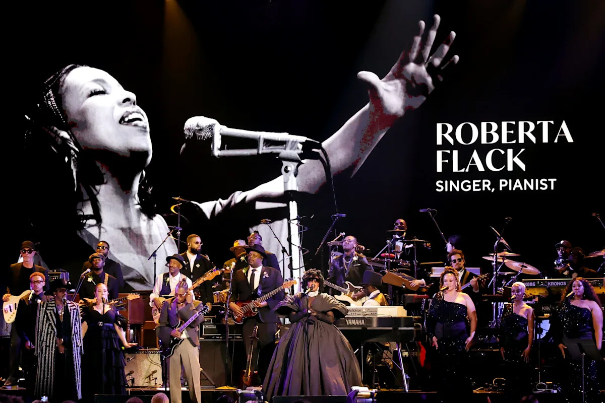 Fans praise Lauryn Hill's D'Angelo, Roberta Flack Grammys tribute