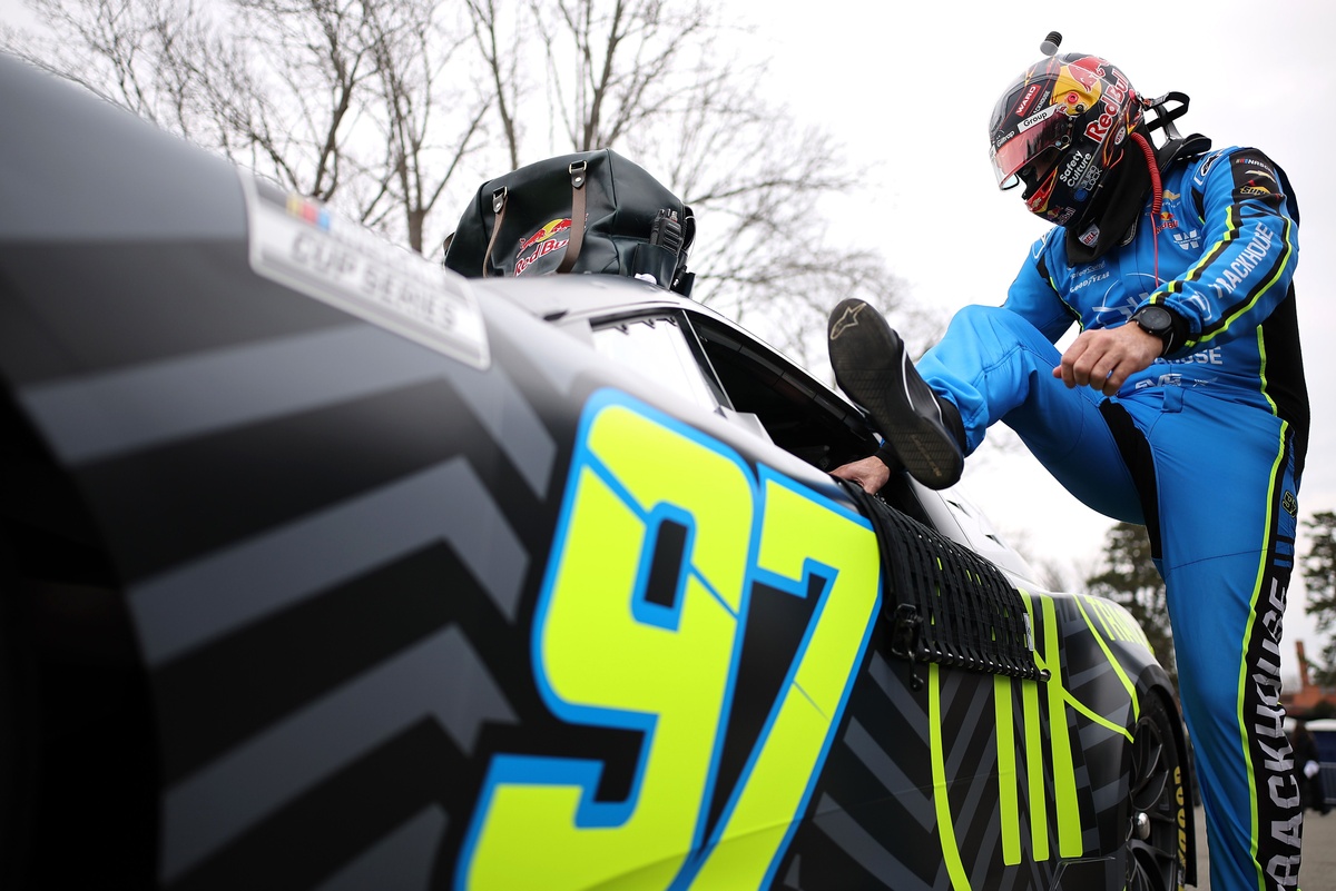 Shane van Gisbergen stars in the rain, leads NASCAR Clash before late crash