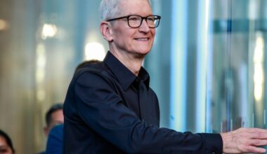Apple (AAPL) CEO Tim Cook Vows to Lobby Lawmakers on Immigration Issue