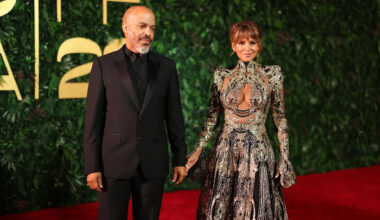 Halle Berry is engaged to Van Hunt, shows off ring on 'Tonight Show'