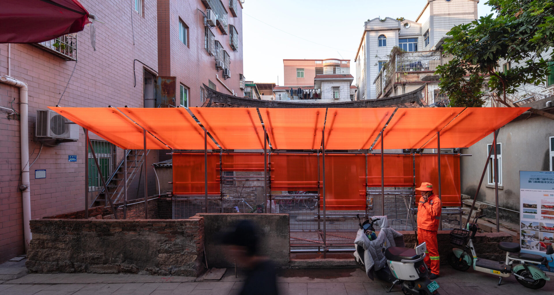 Orange Fence / TAG | ArchDaily