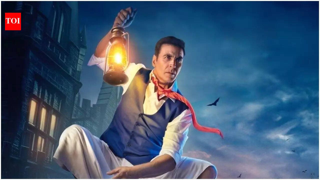 Akshay Kumar drops the 'Bhooth Bangla' preponed announcement video; netizens call it a bad decision and slam the use of AI |