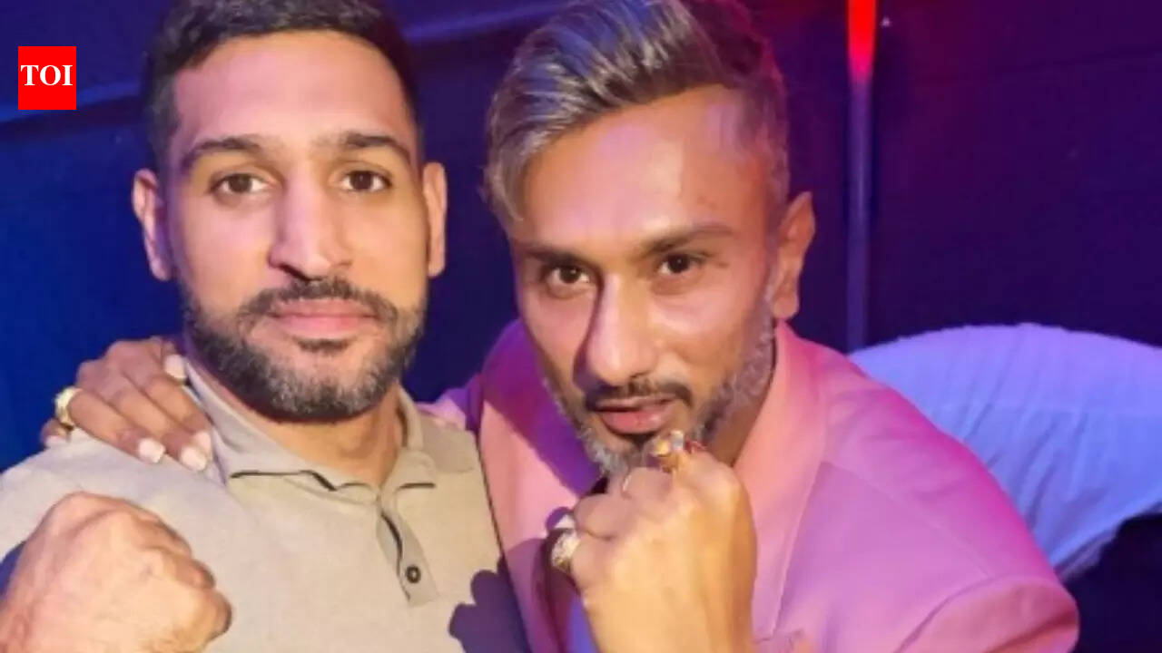 Yo Yo Honey Singh poses alongside boxing star Amir Khan: With my legendary brother |