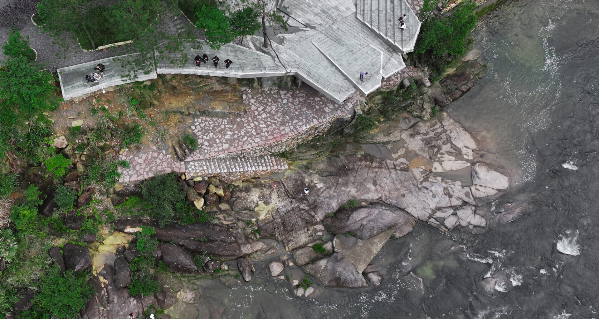 Fujian Wuyi Mountain National Park Moon Bay Observation Deck / CLAB Architects