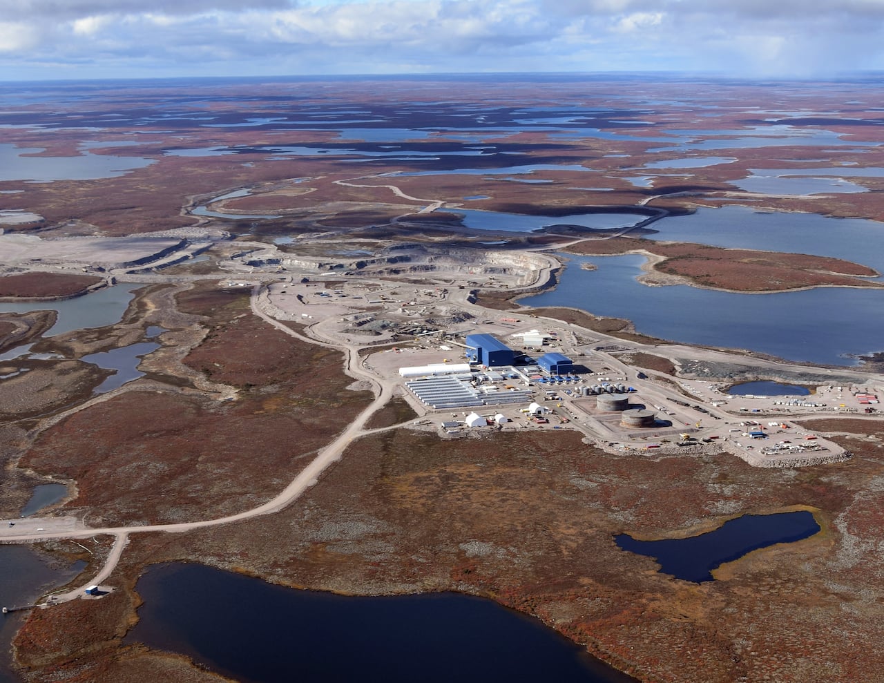 This photo shows an aerial view of De Beers Gahcho Kué mine in the Northwest Territories.
