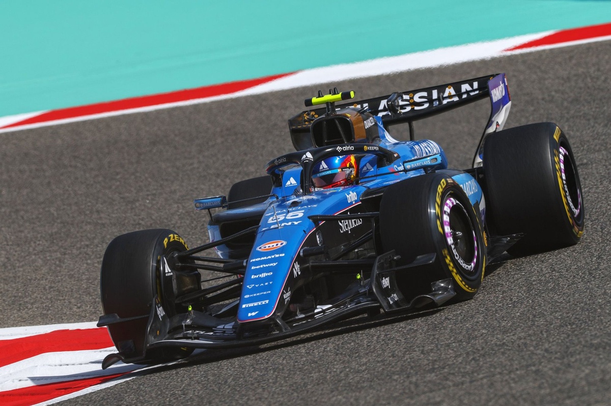 New Williams garage screen is the unexpected star of Bahrain testing