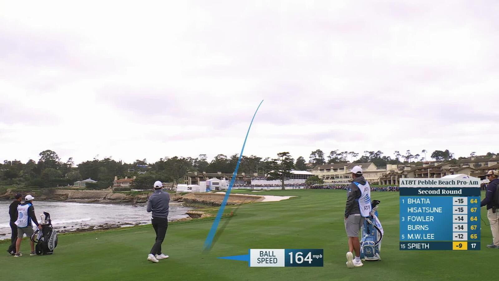 Jordan Spieth sinks 22-foot birdie putt on No. 18 at Pebble Beach