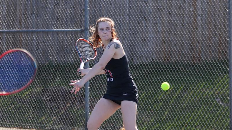 Women's Tennis Edged 4-3 at #21 Wellesley