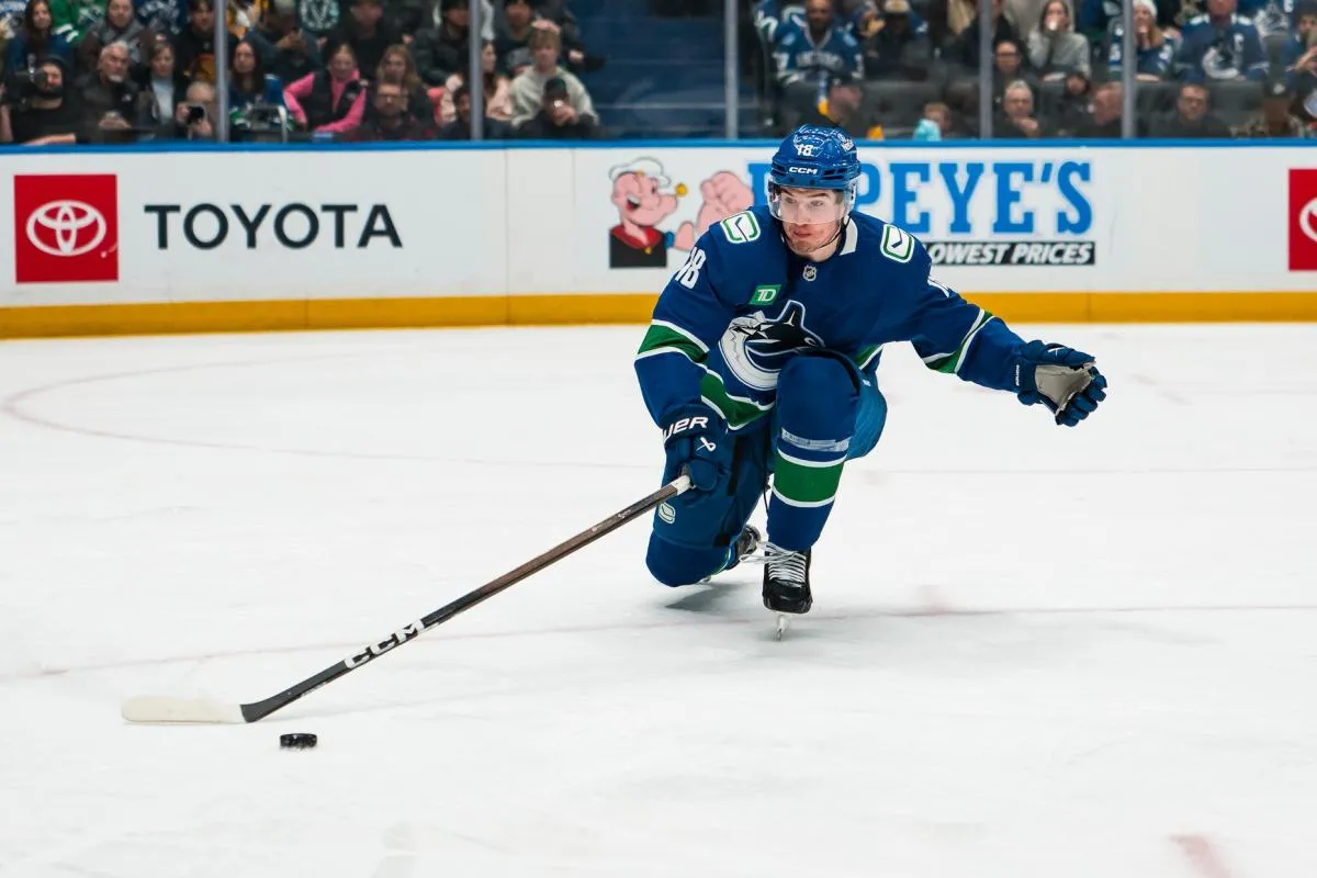 Vancouver Canucks backed into a corner with major decision regarding their top trade piece