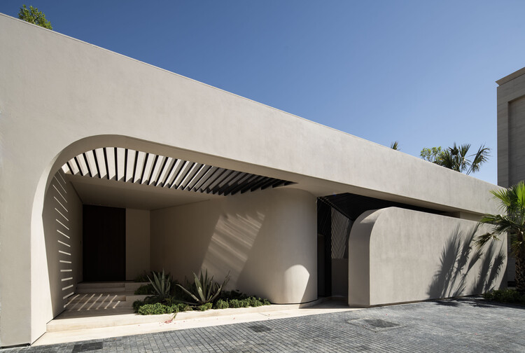 Shell House / Alhumaidhi Architects - Image 3 of 22