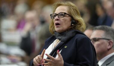 Ottawa extends express immigration entry to researchers, military applicants | NanaimoNewsNOW