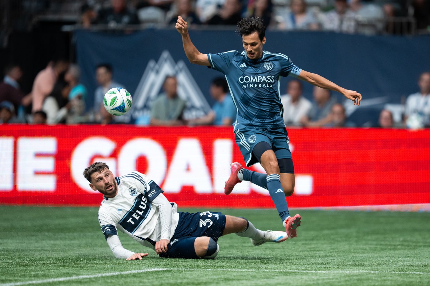 Toronto FC picks up winger Daniel Salloi from Sporting Kansas City | NanaimoNewsNOW