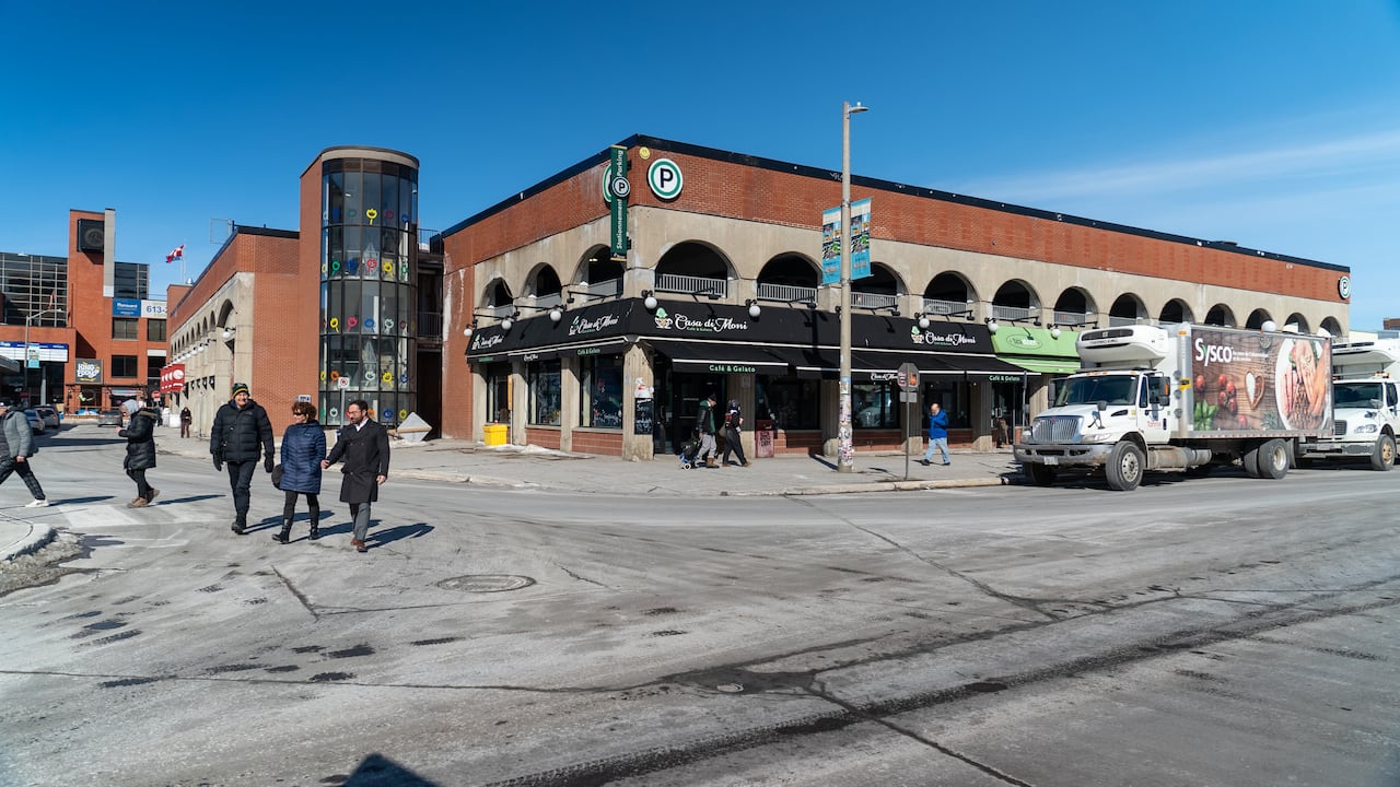 A photo of the parking garage on Clarence Street.